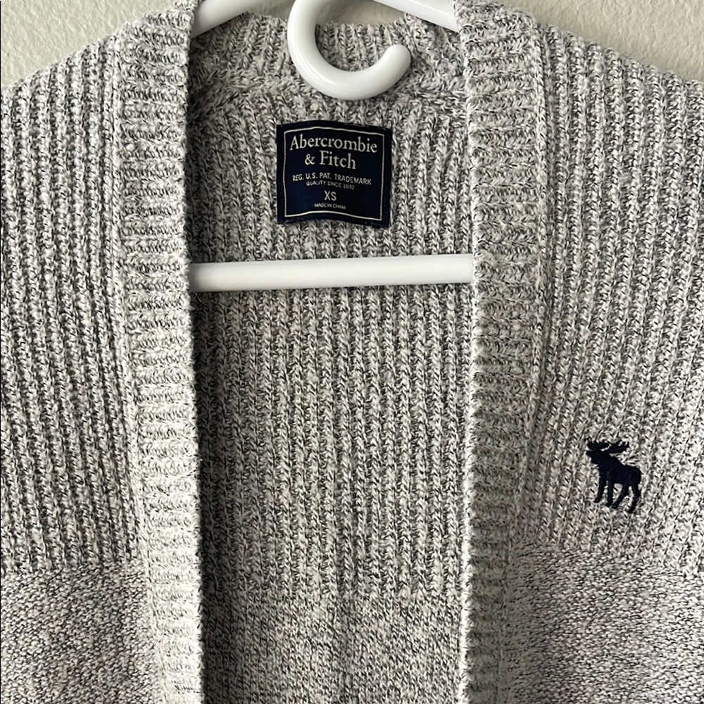 Abercrombie & Fitch Gray Cardigan Sweater ,botton down front with 2side pockets - Picture 2 of 6